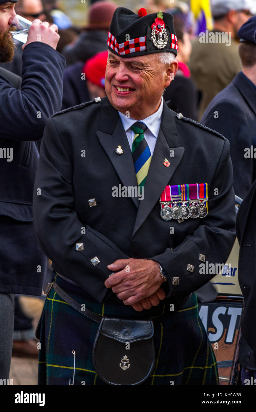 Erinnerung Sonntag Zeremonie 2017 am Ehrenmal in Prinzessin Gärten, Torquay, Devon, Großbritannien. 12. November 2017. Stockfoto