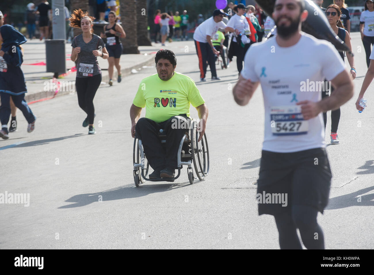 Beirut, Libanon, 12 Nov, 2017 körperlich behinderte Menschen in die Blom Bank Beirut Marathon Beirut Libanon Kreditkarte teilnehmen: Mohamad Itani/Alamy leben Nachrichten Stockfoto