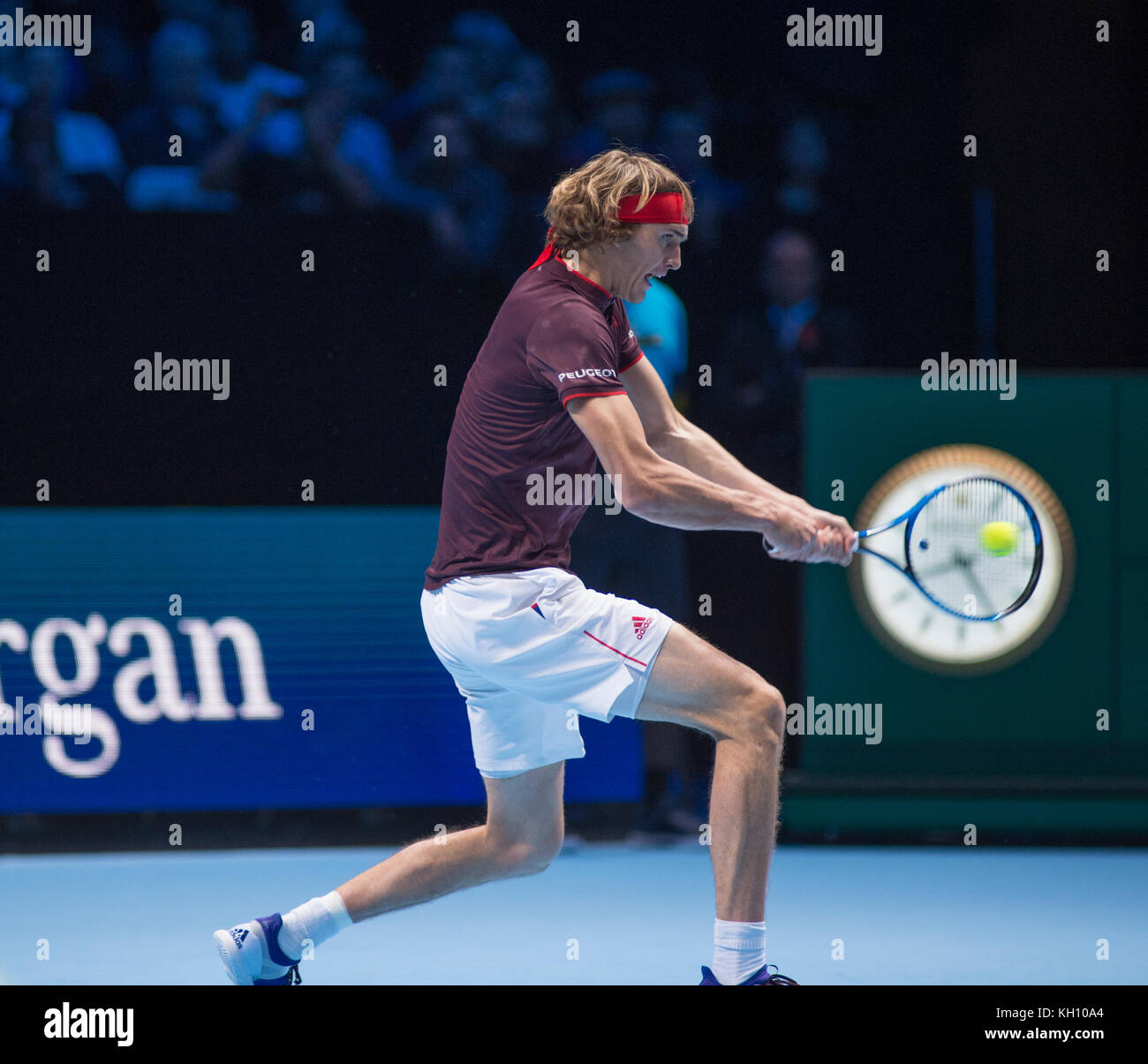 O2, London, UK. 12. November 2017. Tag 1 Der Nitto ATP-Finale, Abend singles Match mit Alexander Zverev (GER) vs Marin Cilic (CRO). Credit: Malcolm Park/Alamy Leben Nachrichten. Stockfoto