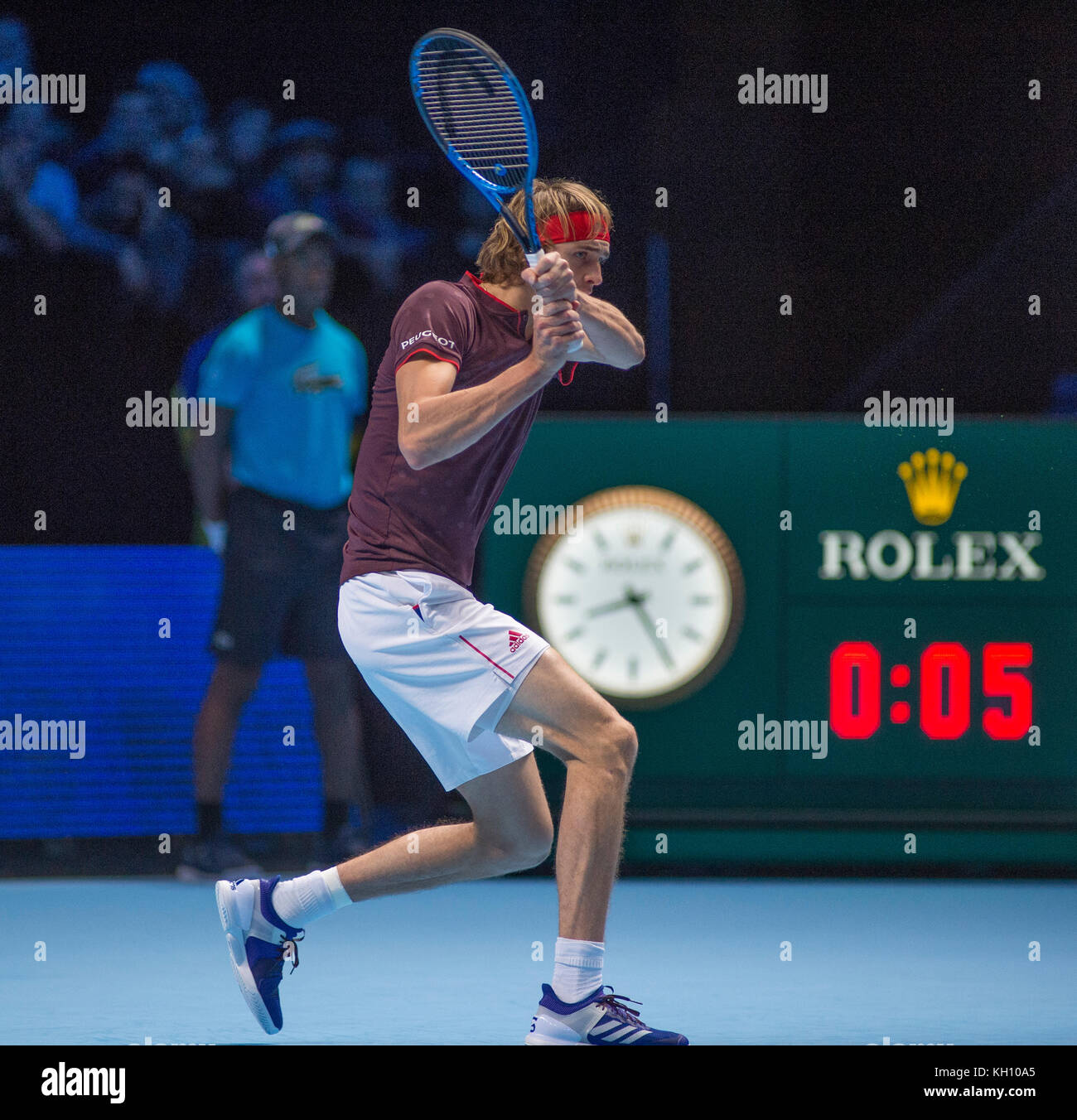 O2, London, UK. 12. November 2017. Tag 1 Der Nitto ATP-Finale, Abend singles Match mit Alexander Zverev (GER) vs Marin Cilic (CRO). Credit: Malcolm Park/Alamy Leben Nachrichten. Stockfoto