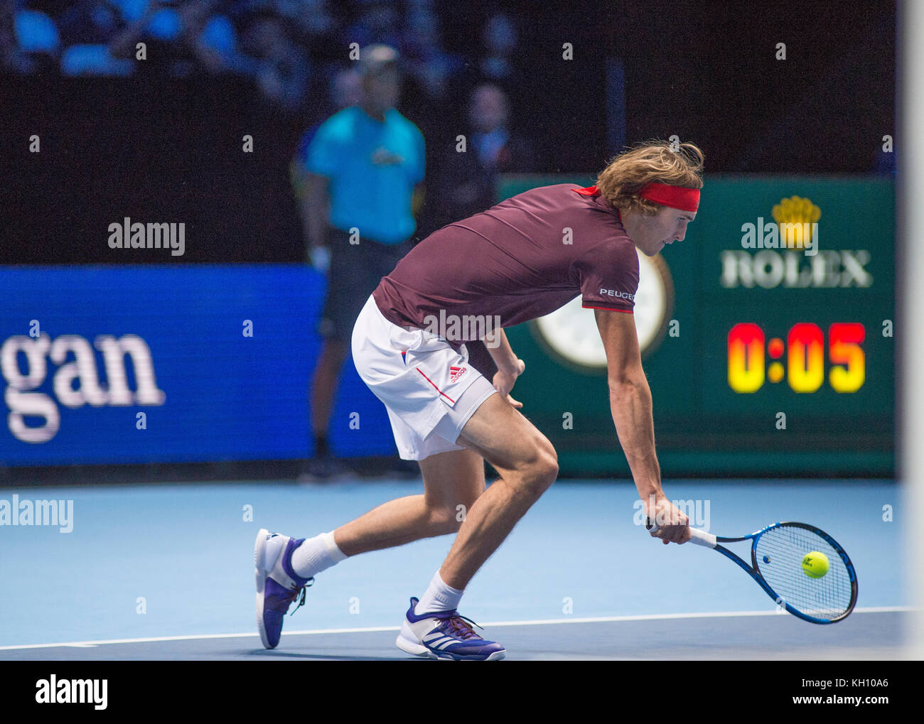 O2, London, UK. 12. November 2017. Tag 1 Der Nitto ATP-Finale, Abend singles Match mit Alexander Zverev (GER) vs Marin Cilic (CRO). Credit: Malcolm Park/Alamy Leben Nachrichten. Stockfoto