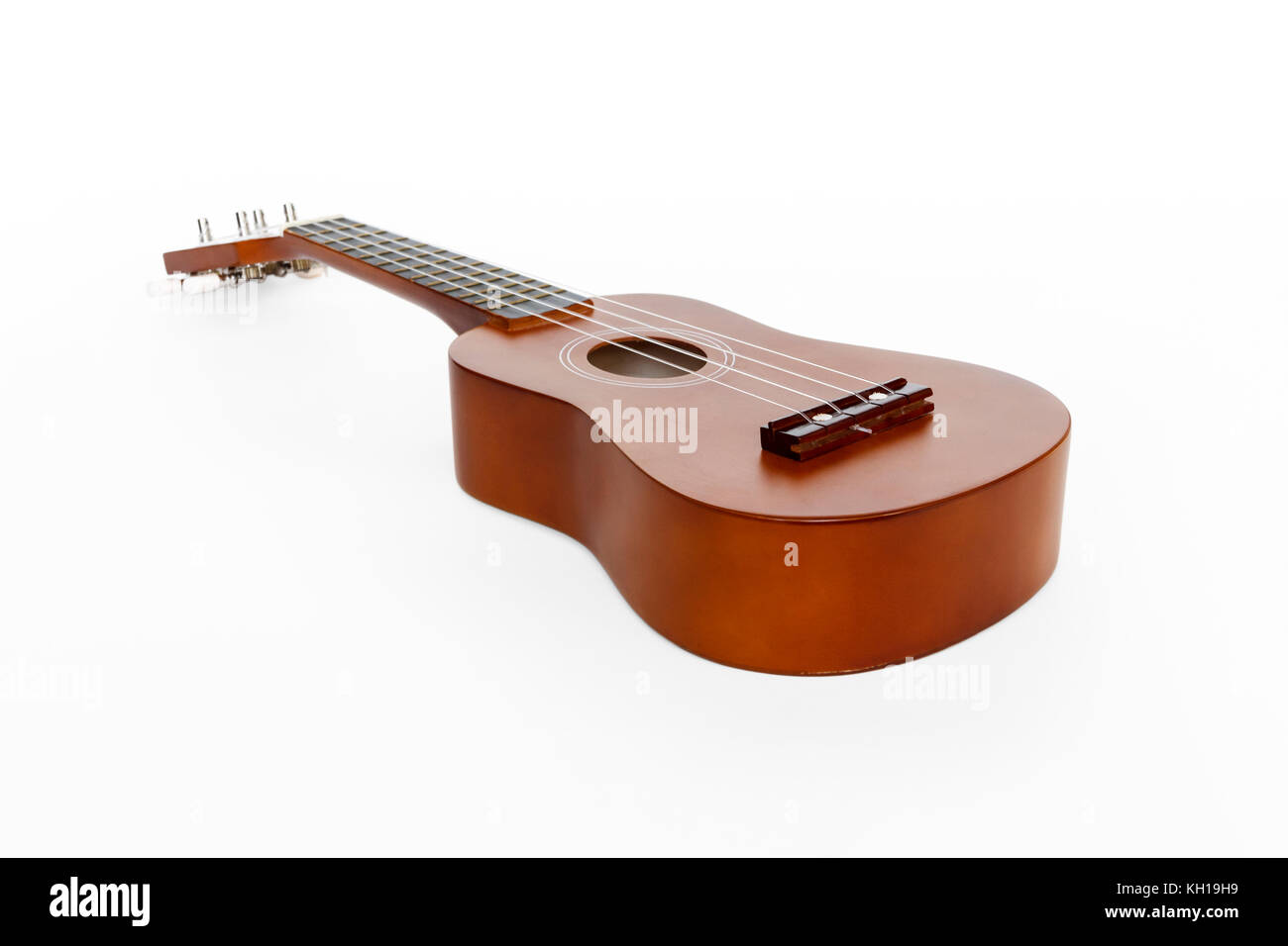 Ein natürliches Holz ukulele auf weißem Hintergrund Stockfoto