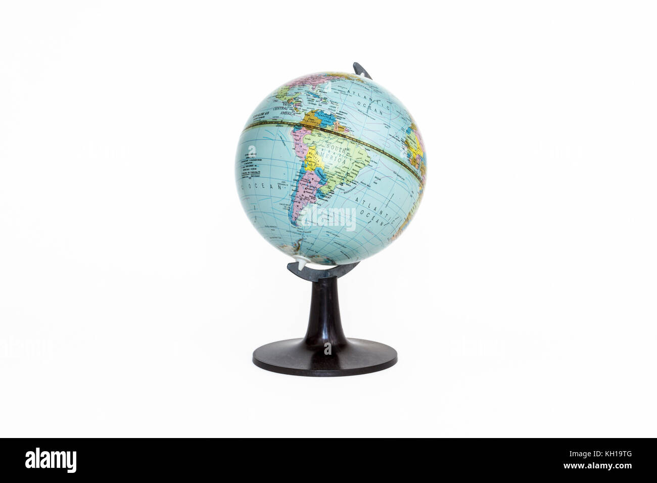 Einen kleinen geographischen Globus auf weißem Hintergrund Stockfoto