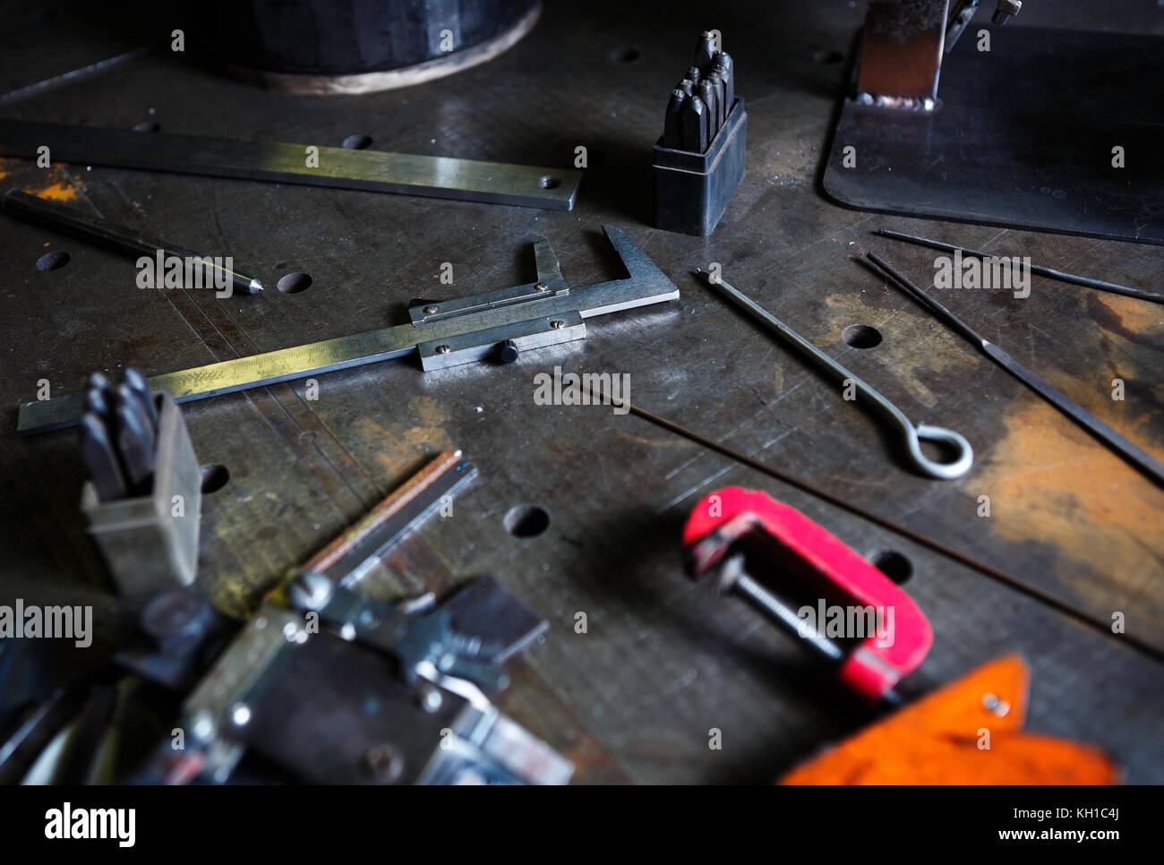 Bremssättel Werkzeug in der Werkstatt. Schweißer Metall Shop Tools