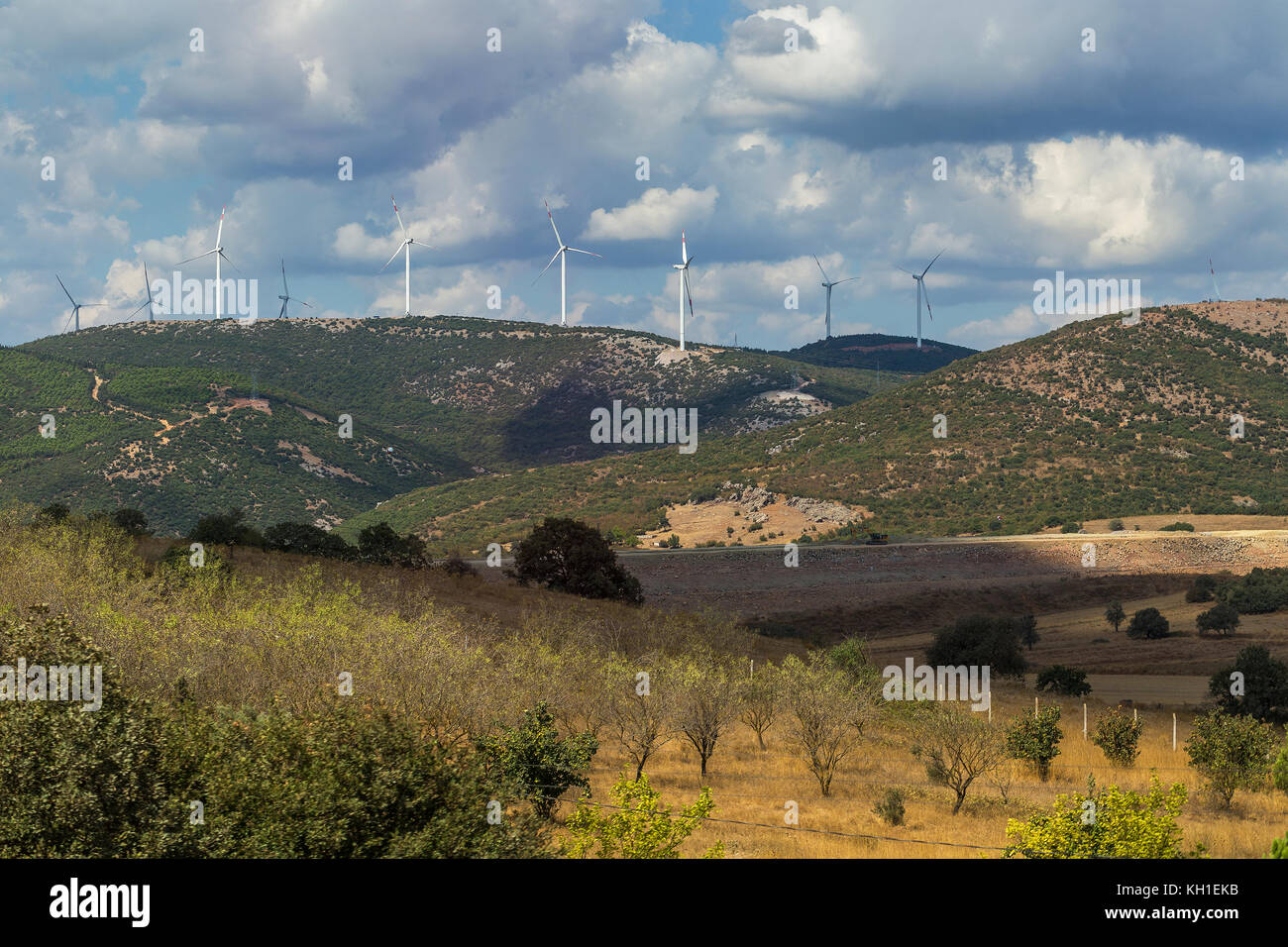 Hohen Hügel Landschaft mit Windkraftanlagen Strom Energie für das Leben Stockfoto