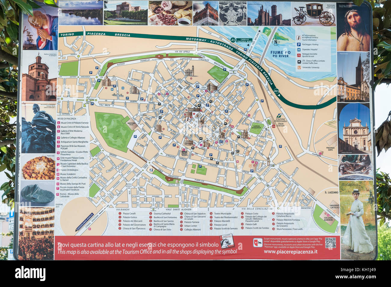 Piacenza, Italien - 20. April 2017: Touristische Karte der Stadt, in der Nähe des Bahnhofs, mit Straßen, Museen, Kirchen und Denkmäler Stockfoto