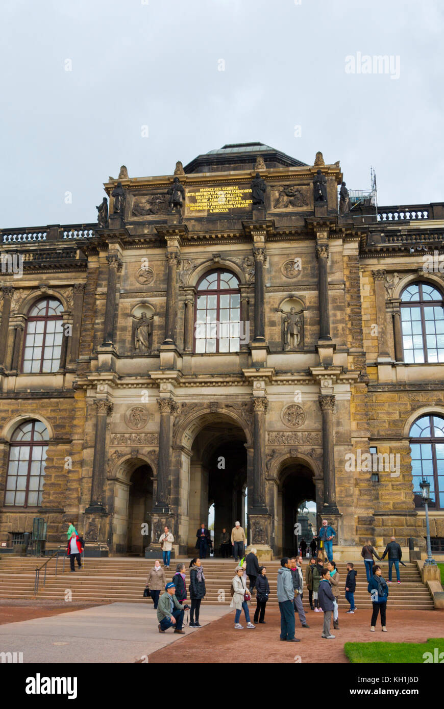 Tor zum Theaterplatz, mit Alte Meister Kunst Museum, Zwinger, Dresden, Sachsen, Deutschland Stockfoto