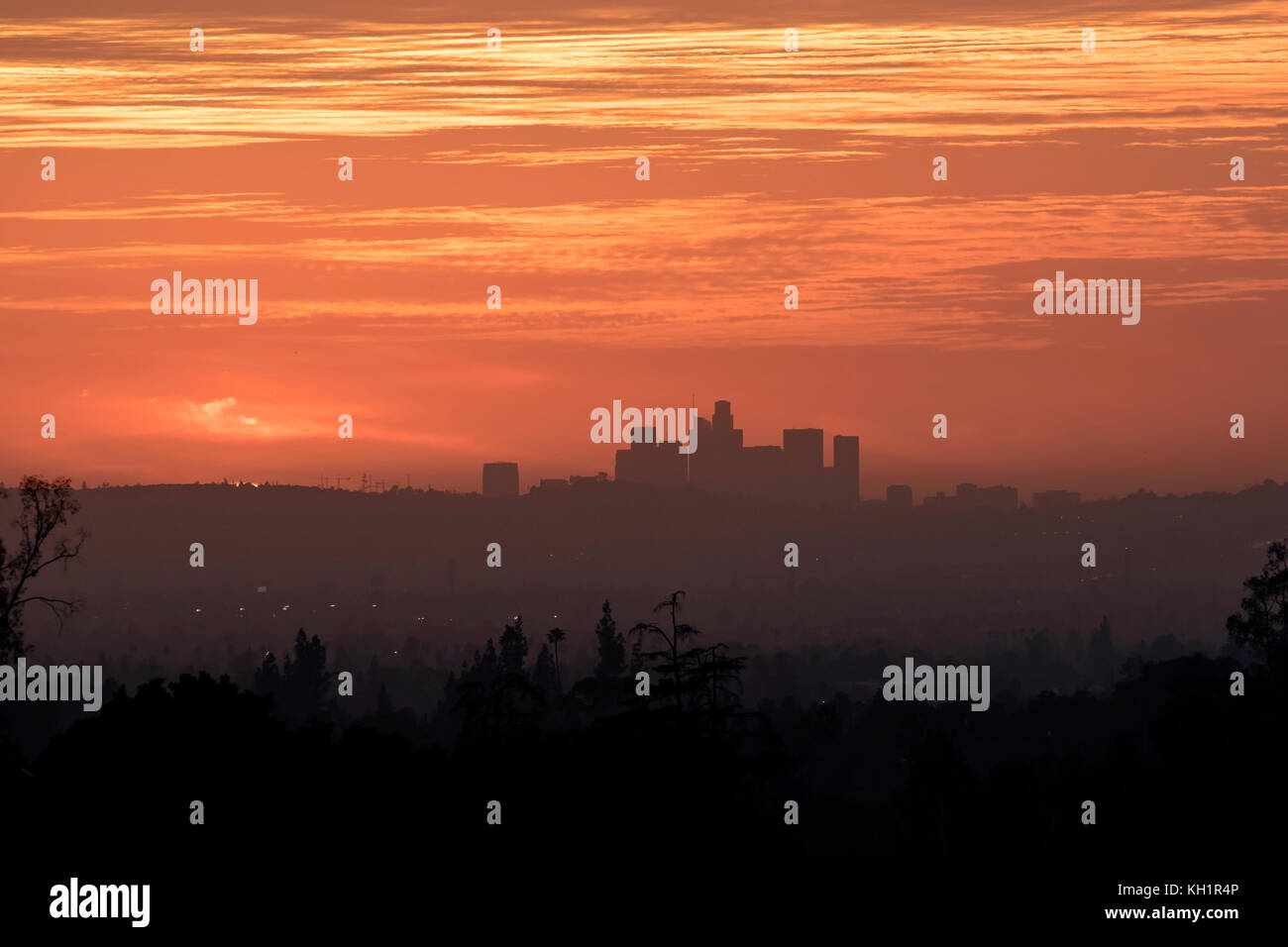 Sonnenuntergang mit Los Angeles City Sky Line Stockfoto