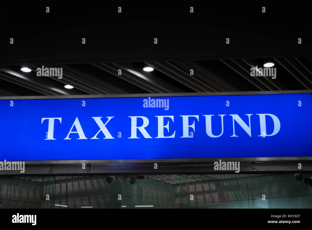 Download Vorschau Steuerrückerstattung Schild in den internationalen Flughafen Sparen für Touristen Stockfoto