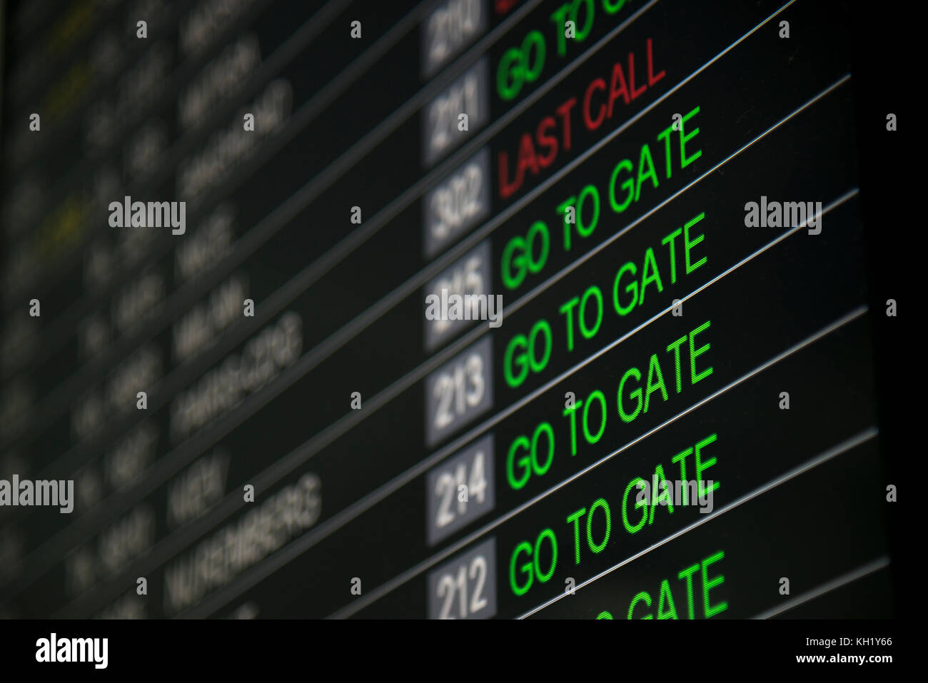 Flughafen Call Monitor für Passagiere schreibt es zum Tor und letzter Aufruf gehen. Stockfoto