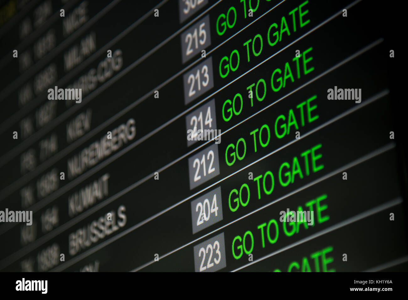 Flughafen Call Monitor für Passagiere schreibt es zum Tor und letzter Aufruf gehen. Stockfoto