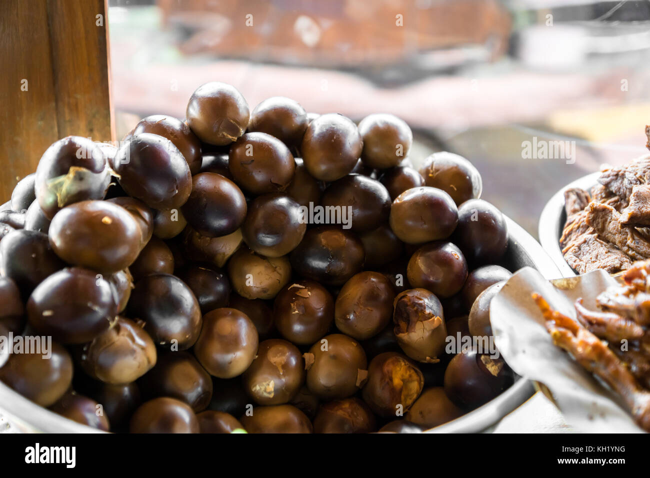 Gudeg, traditionellen exotischen indonesischen Essen mit Eiern Stockfoto