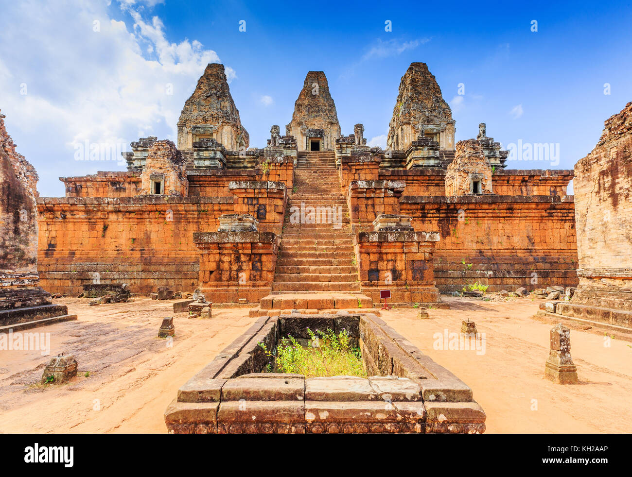 Angkor, Kambodscha. Pre Rup Tempel. Die zisterne und Central Towers. Stockfoto