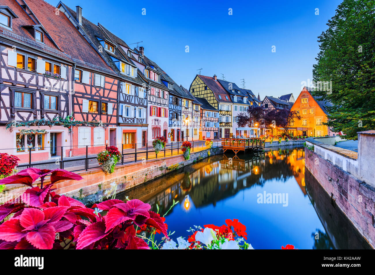 Colmar, Elsass, Frankreich. Petite Venice, Wasser, Kanal und traditionellen Fachwerkhäusern. Stockfoto