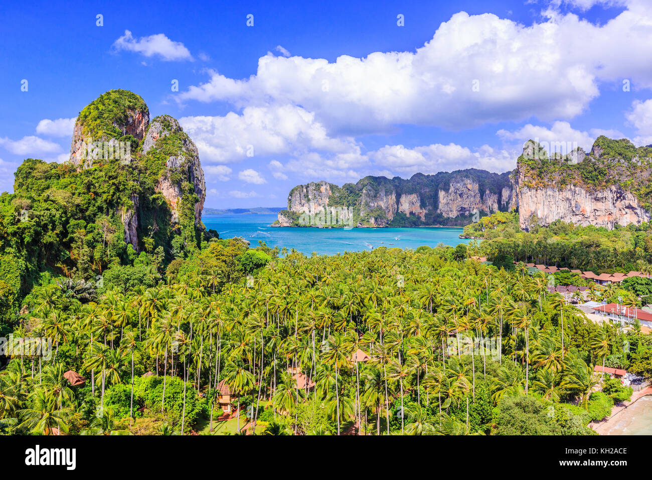 Ao Nang. der Provinz Krabi, Thailand. Blick von der Klippe. Stockfoto