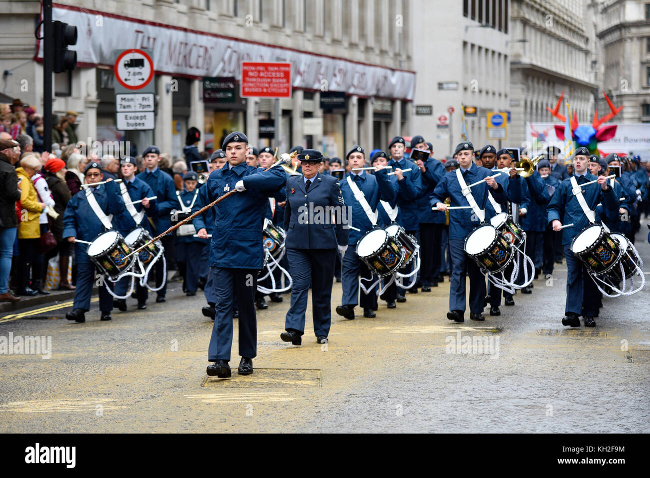 AIR KADTIERT EINE BAND in LONDON bei der Lord Mayor's Show Prozession Parade entlang Cheapside, London Stockfoto