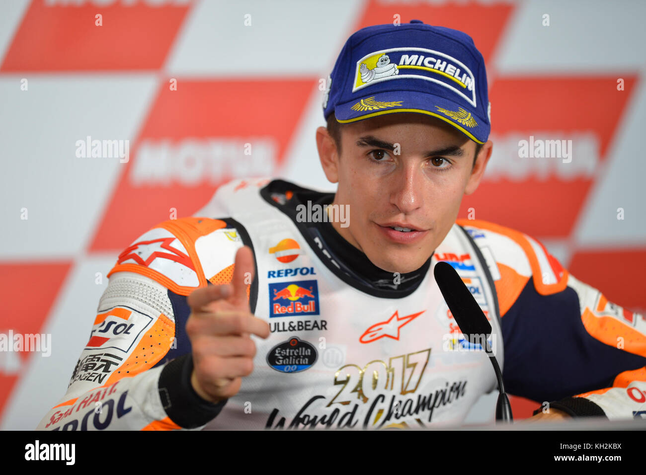 Valencia, Spanien. November 2017. #93 Marc Marquez (Spanisch) Repsol Honda Team Honda während der Pressekonferenz nach dem Gran Premio Motul de la Comunitat Valenciana, Rennstrecke Ricardo Tormo, Valencia, Spanien. Samstag, 12. november 2017. Quelle: Gtres Información más Comuniación online, S.L./Alamy Live News Stockfoto