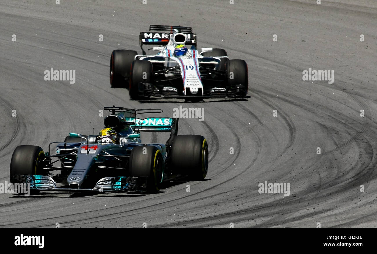 Sao Paulo, Brasilien . November 2017. São PAULO, SP - 12.11.2017: GRANDE Prêmio DO BRASIL DE Fórmula 1 2017 - auf dem Foto überholt Mercedes-Fahrer Lewis Hamilton Willians&#39; Braan und Fahrer Fe Massa während des Formel-1-Grand Prix von Brasilien 2017 am Sonntag auf der Rennstrecke José Carlos Pace in Interlagos. (Foto: Aloisio Mauricio/Fotoarena) Foto Arena LTDA/Alamy Live News Stockfoto