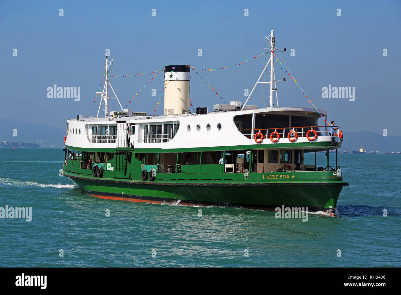 Die Star Ferry überquert den Victoria Harbour in Hongkong, China Stockfoto