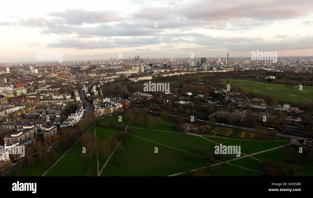 Antenne städtischen Blick auf London City Primrose Hill Park feat. Sehenswürdigkeiten und die Innenstadt im Abstand Stockfoto