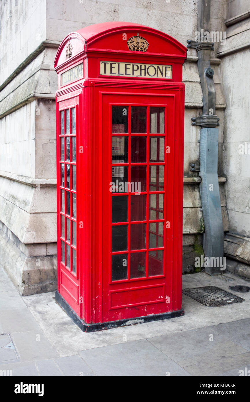 Kiosk Nr. 2 K 2 rote Telefonzelle in der City von London, Großbritannien Stockfoto