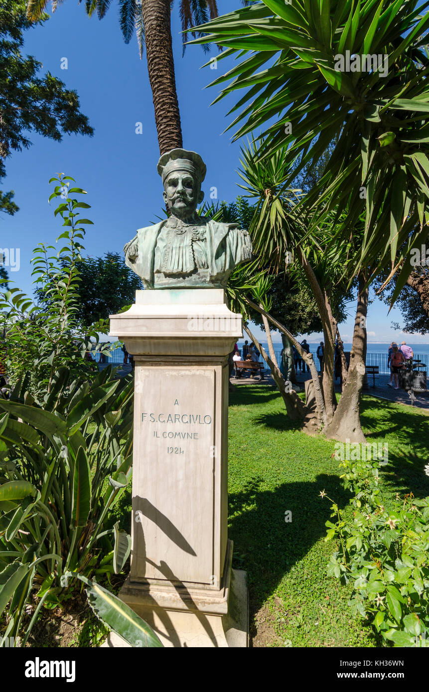 Bronzebüste von Francesco Saverio Gargiulo, F.S. Gargiulo, 1924, Villa Comunale, Sorrento, Italien Stockfoto