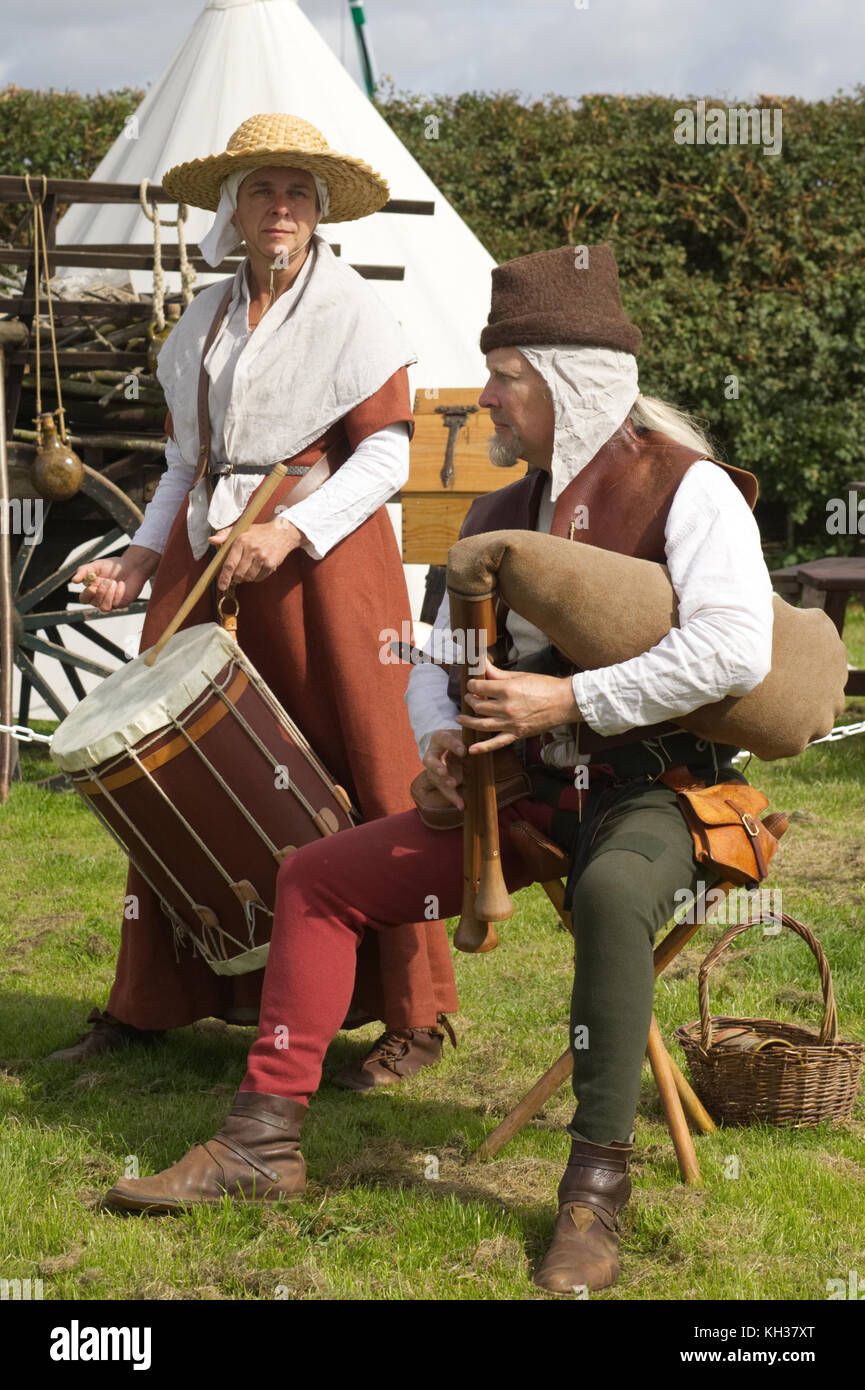 Mittelalterliche re enactors Musikinstrumente Stockfoto