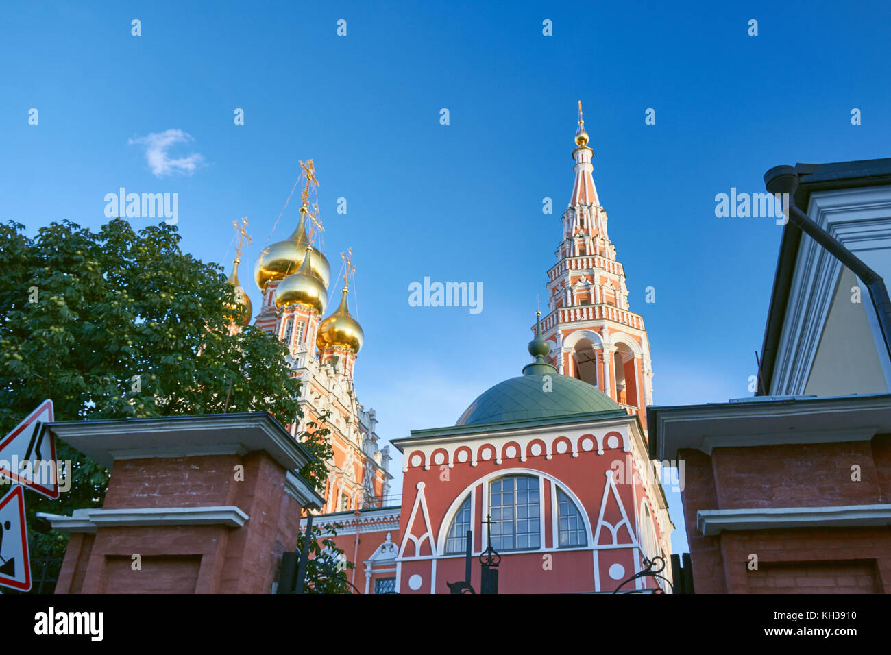 Alte Kirche in der traditionellen russischen Stil in Moskau, Russland. Die Auferstehung Kirche in kadashi Sloboda 1687 erbaut wurde. Das Objekt der cultura Stockfoto