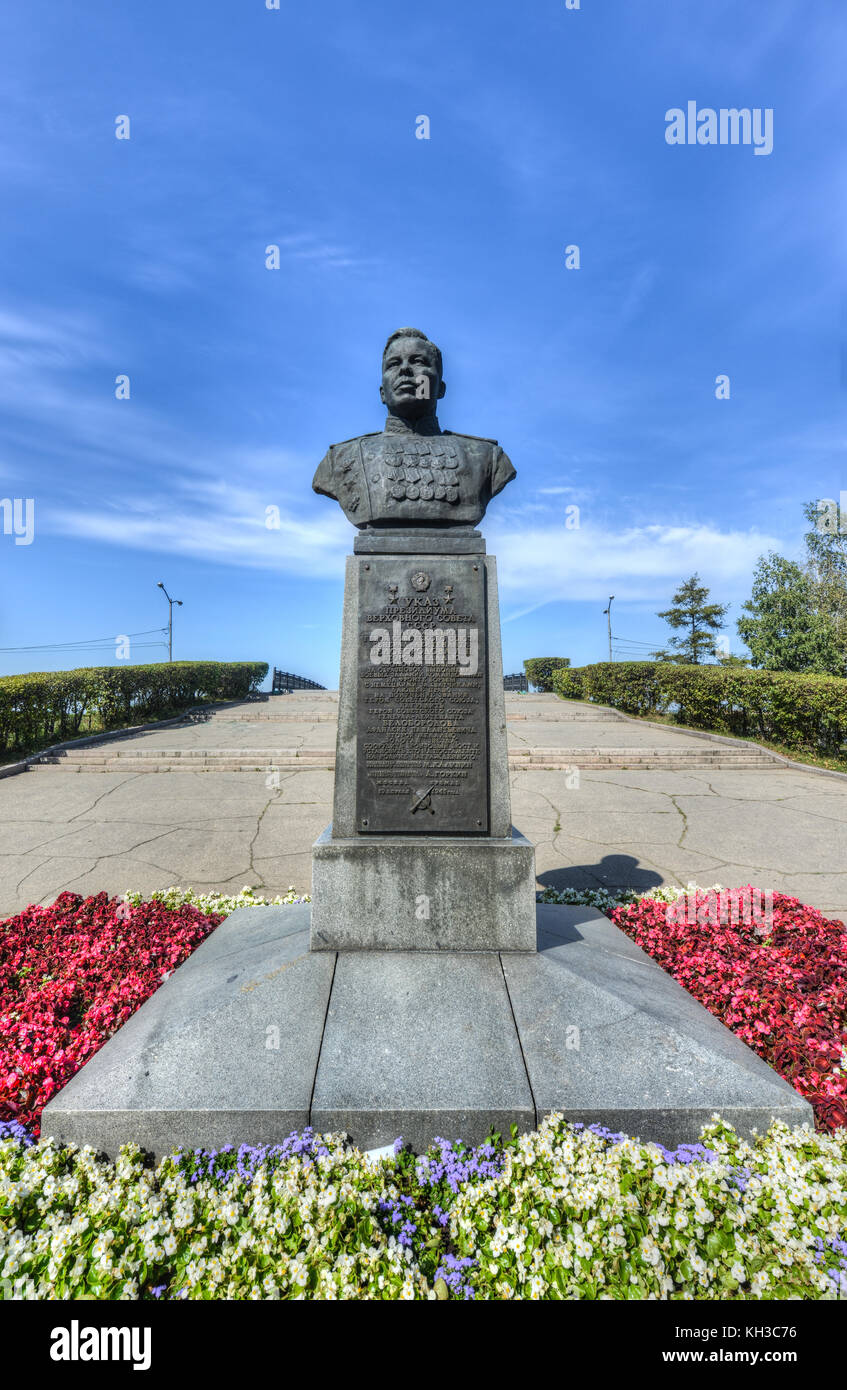 Denkmal für afanasii pavlantevich beloborodov - General, zweimal Held der Sowjetunion. Ständige am Ufer der Angara, Irkutsk, sibe Stockfoto