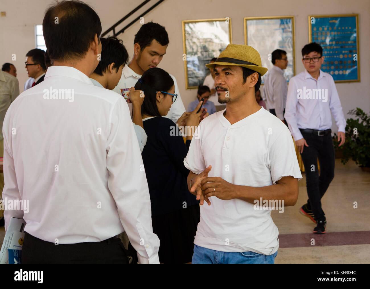 Kambodschanische Filmemacher nehmen an einem Filmworkshop Teil, der im Rahmen des Japanischen Filmfestivals (JFF) 2017 in Phnom Penh, Kambodscha, organisiert wird Stockfoto