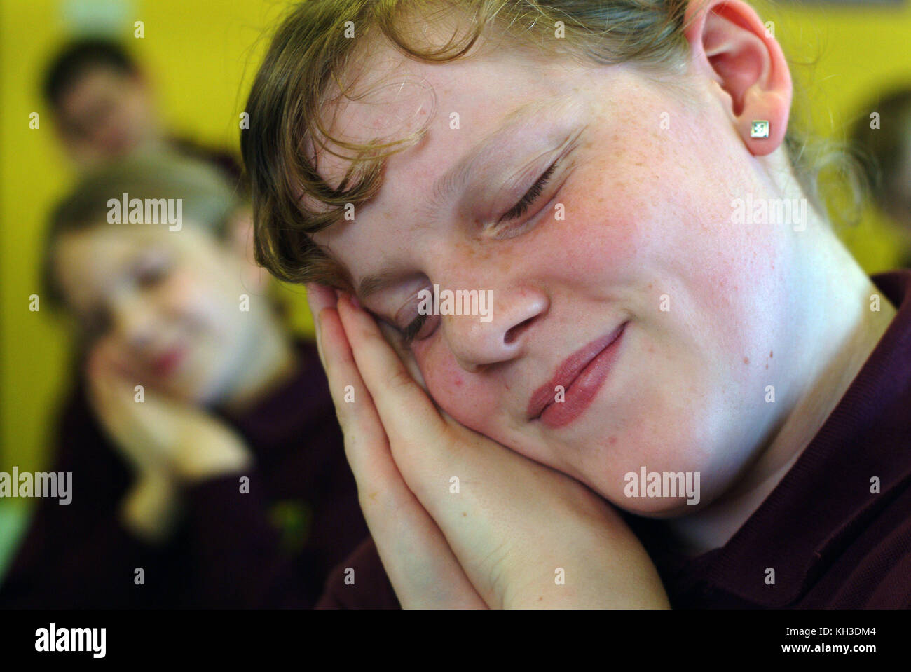 Wyedean School, Newport, Gwent. Charlie Berney der modernen Fremdsprache Dept, mit Studenten, Lebendiges Lernen durch Drama. Stockfoto