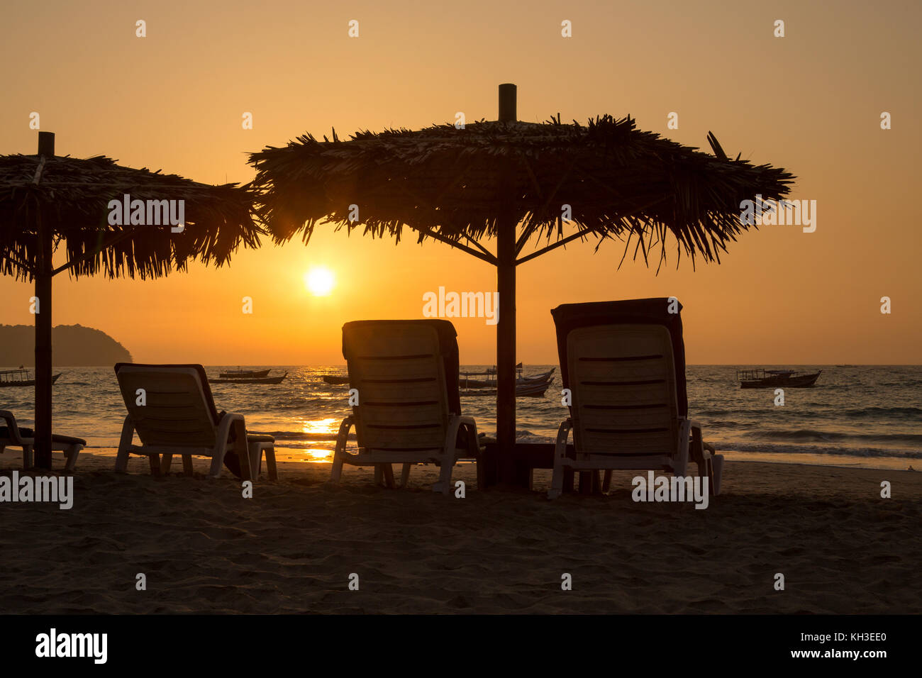 Sonnenuntergang über Ngapali Beach Resort an der Küste von Rakhine, Myanmar (Birma). Stockfoto