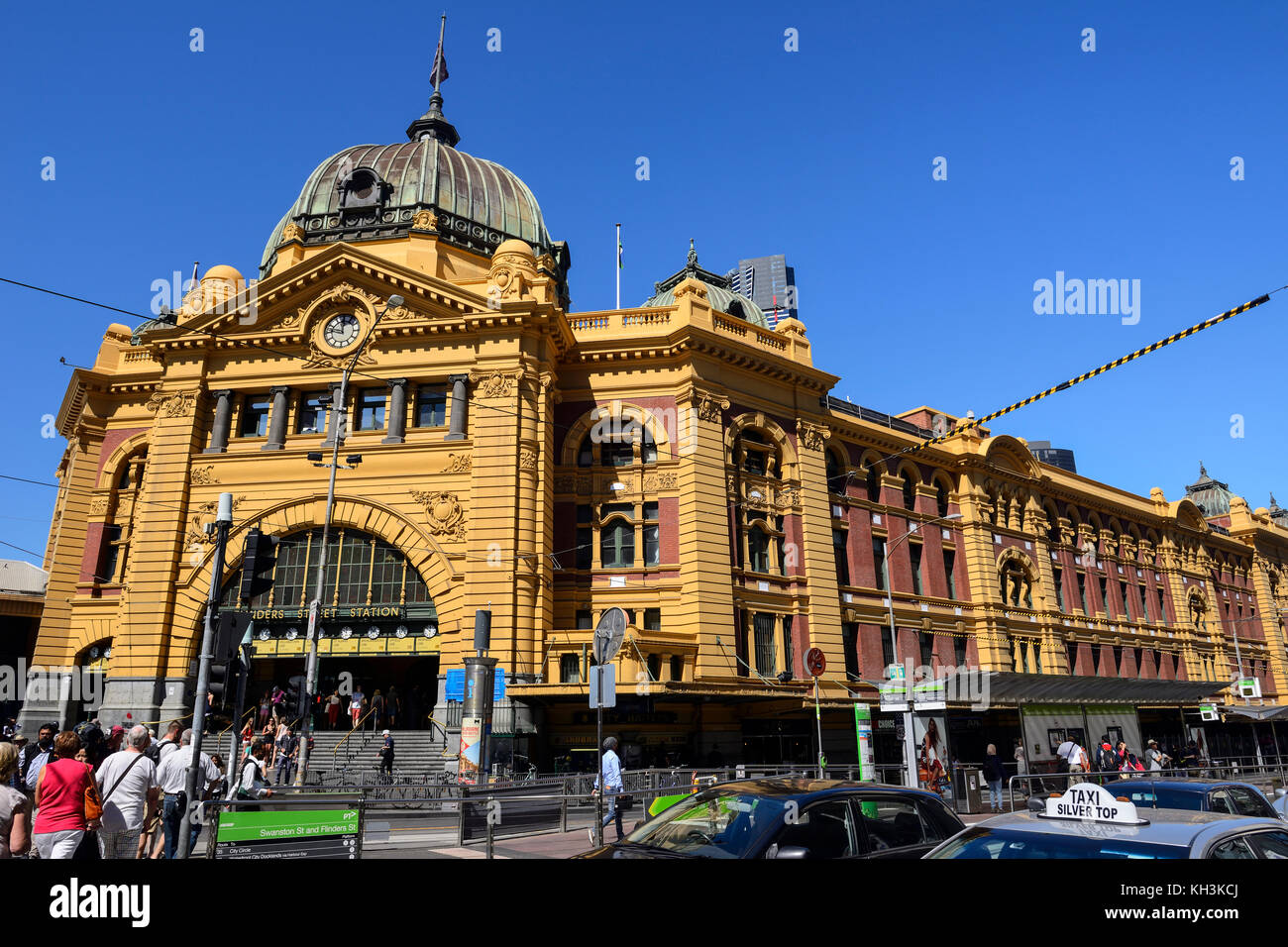 Der Bahnhof Flinders Street an der Ecke Flinders und swanston Straßen in Melbourne, Victoria, Australien Stockfoto