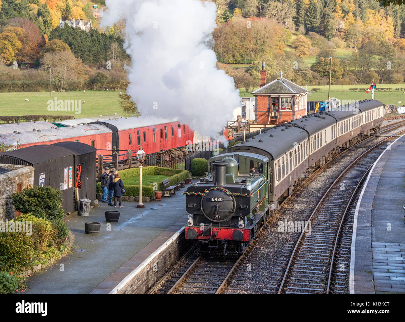 Die Llangollen Railway (Walisisch: Rheilffordd Carrog Llangollen) am Bahnhof, Carrog, Denbighshire, North Wales, UK Stockfoto