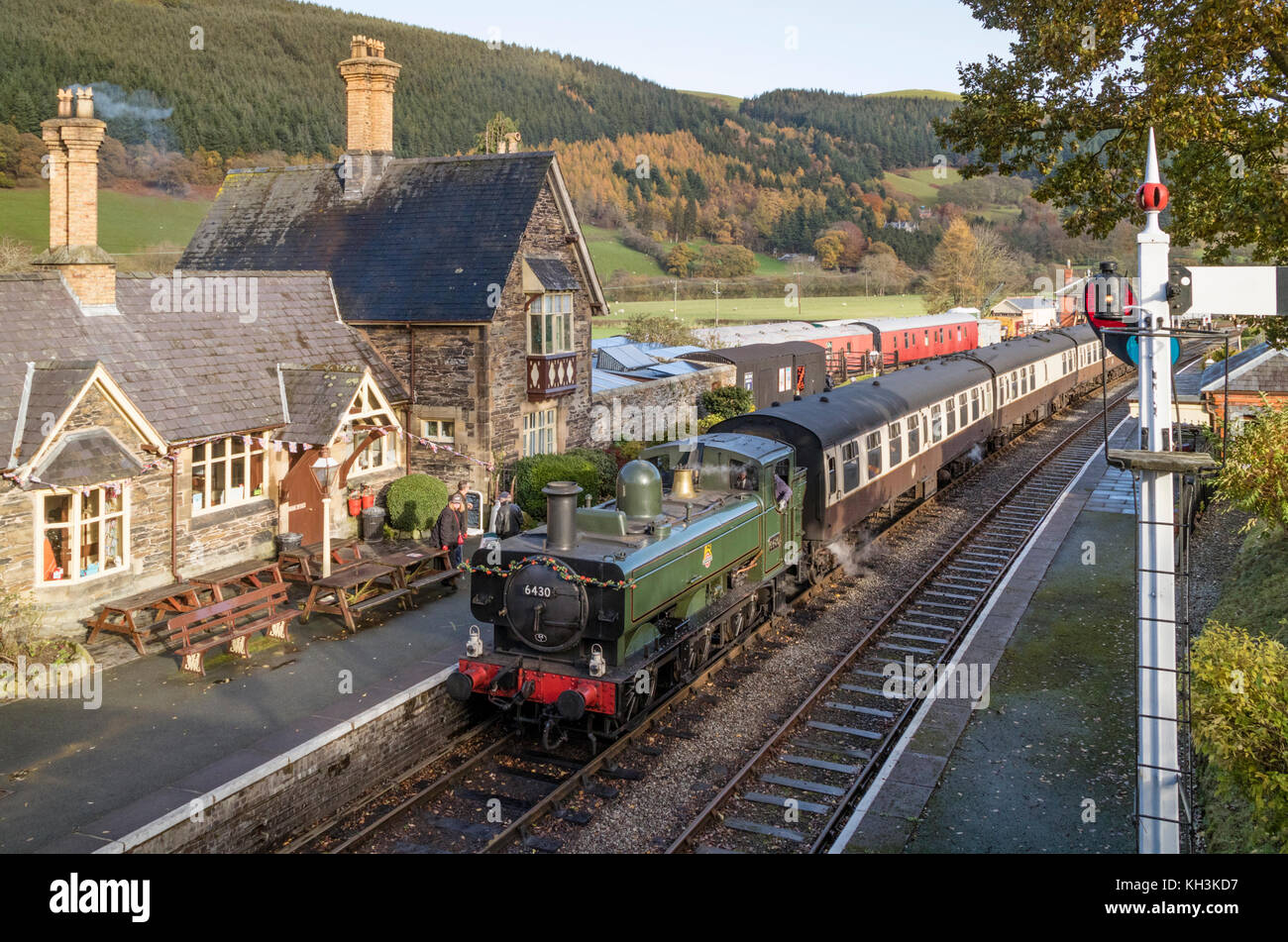 Die Llangollen Railway (Walisisch: Rheilffordd Carrog Llangollen) am Bahnhof, Carrog, Denbighshire, North Wales, UK Stockfoto