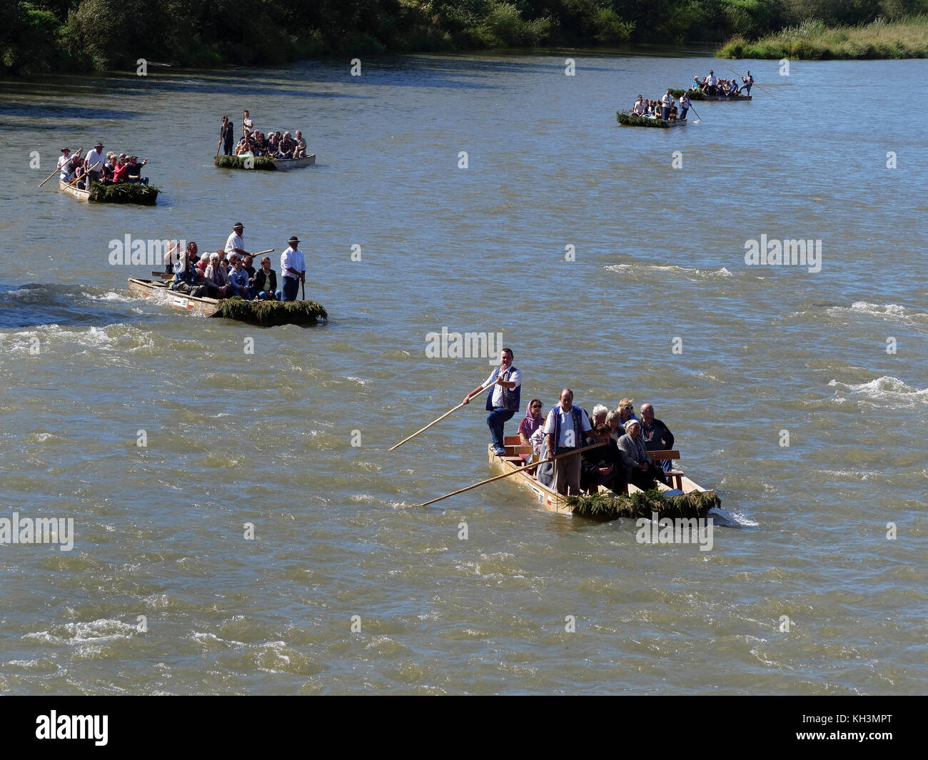 Rafting auf dem Fluss Dunajec in Cerveny Klastor, Presovsky kraj, Slowakei, Europa Stockfoto