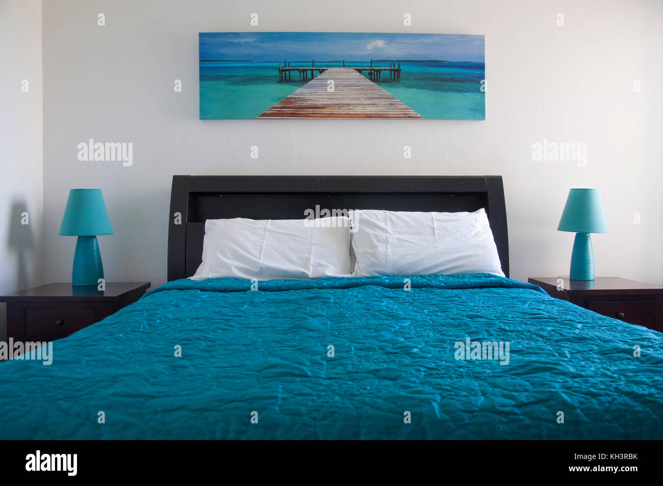 Hauptschlafzimmer einer Ferienwohnung in Alexandra Headland an der Sunshine Coast, Queensland Stockfoto