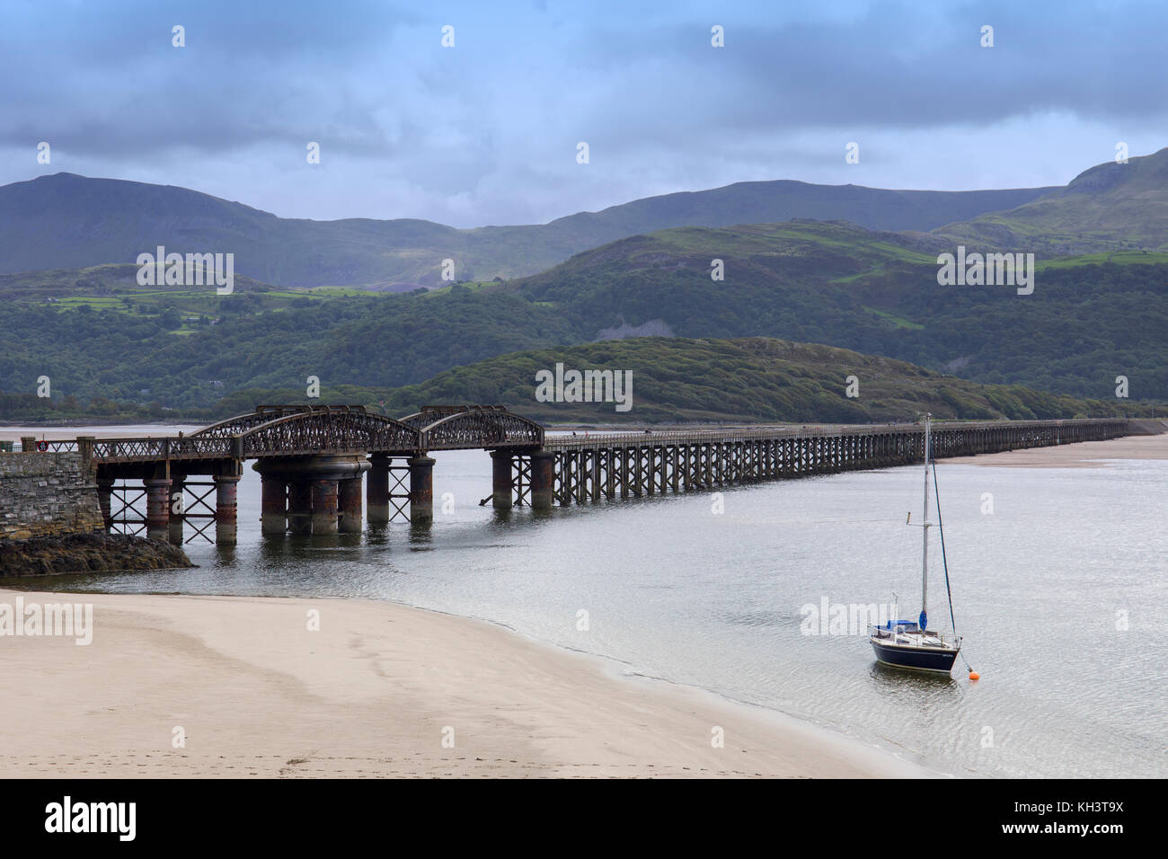 Barmouth Eisenbahnbrücke über mawddach Estuary für die Cambrian Coast Railway Line, Snowdonia Abstand, Pwllheli, Gwynedd, Wales, Großbritannien Stockfoto