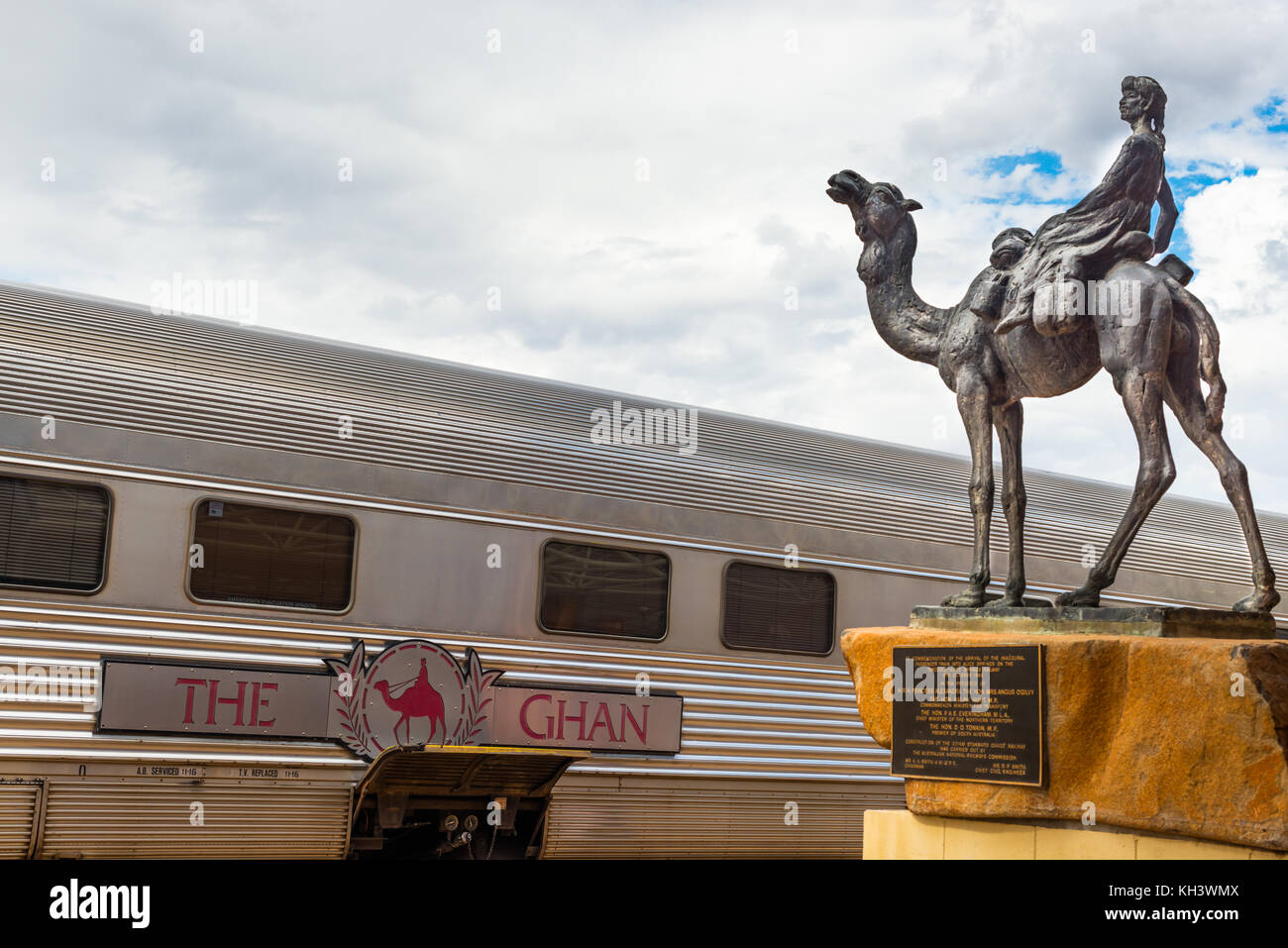 Der berühmte Ghan Zug am Bahnhof von Alice Springs. Zentralaustralien. Stockfoto