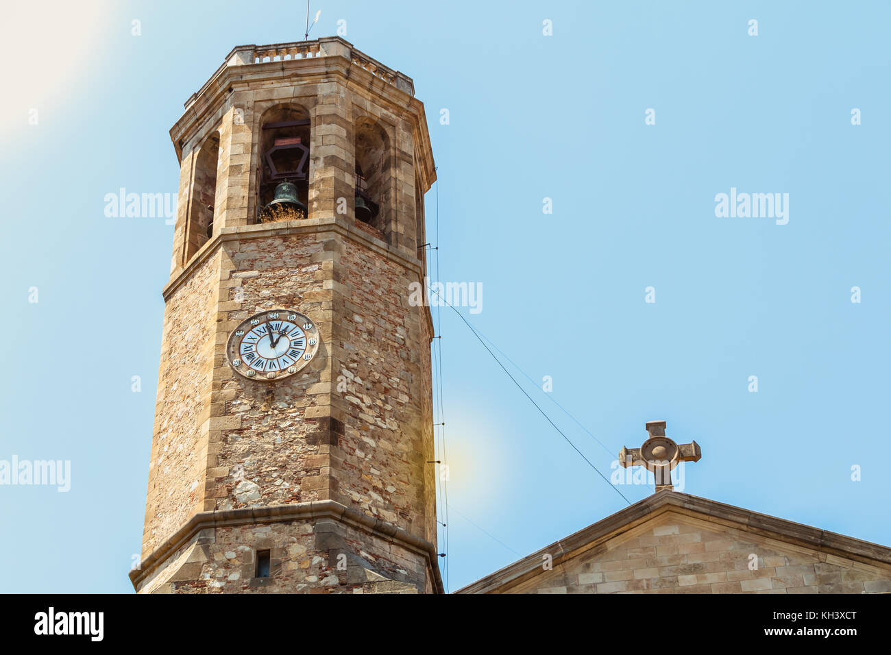 Glockenturm der Kirche von Saint Vincent de Sarria, Barcelona, Spanien Stockfoto