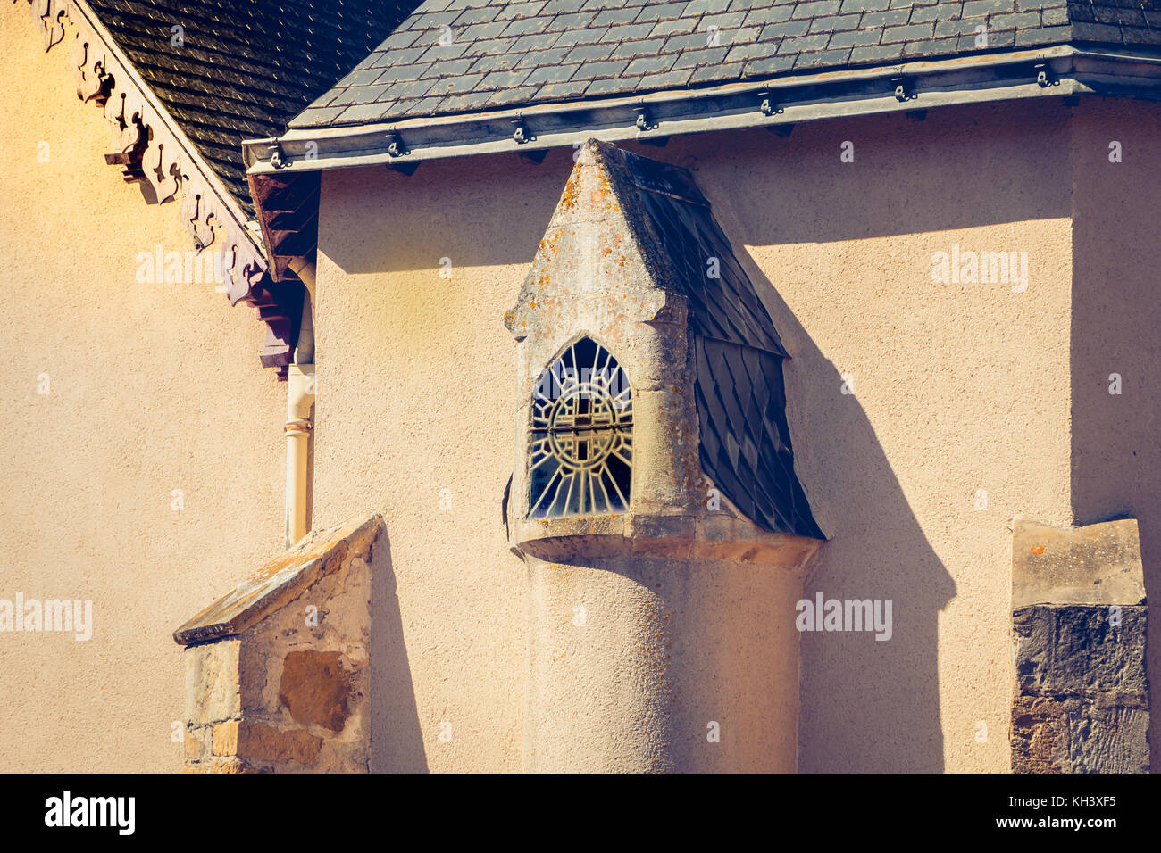 Architektonischen Details von Notre Dame de bourgenay Kirche in Talmont saint hilaire, Frankreich Stockfoto