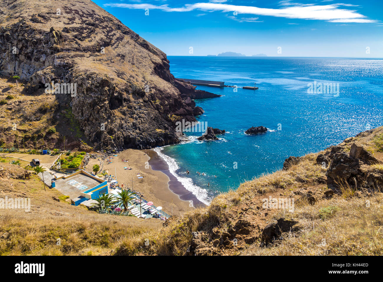 Prainha, versteckt zwischen den Felsen - der einzige Sandstrand in Madeira, Portugal Stockfoto