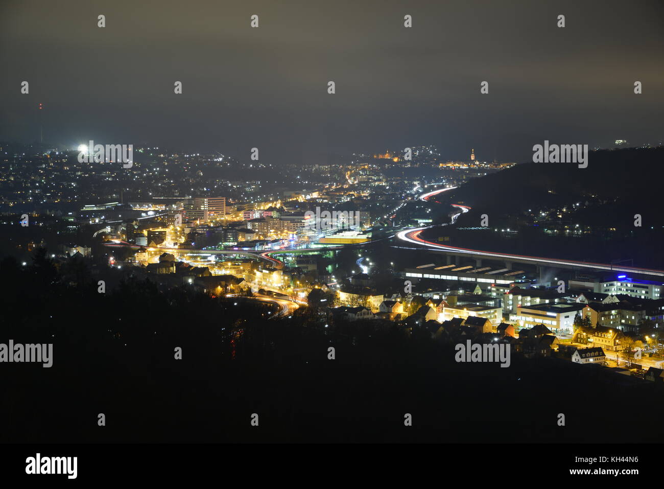 Stadt Siegen während der Nacht, Panorama Stockfoto