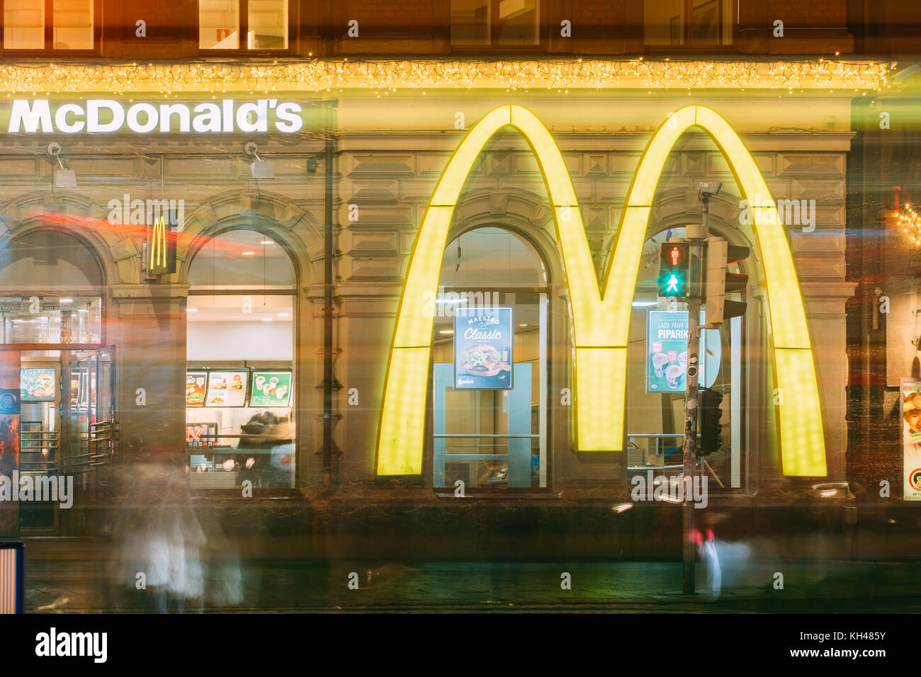 Helsinki, Finnland - 7. Dezember 2016: mcdonalds Restaurant Cafe im alten Gebäude in der mannerheim Avenue Straße. Mcdonald's Corporation ist der weltweit Lar Stockfoto