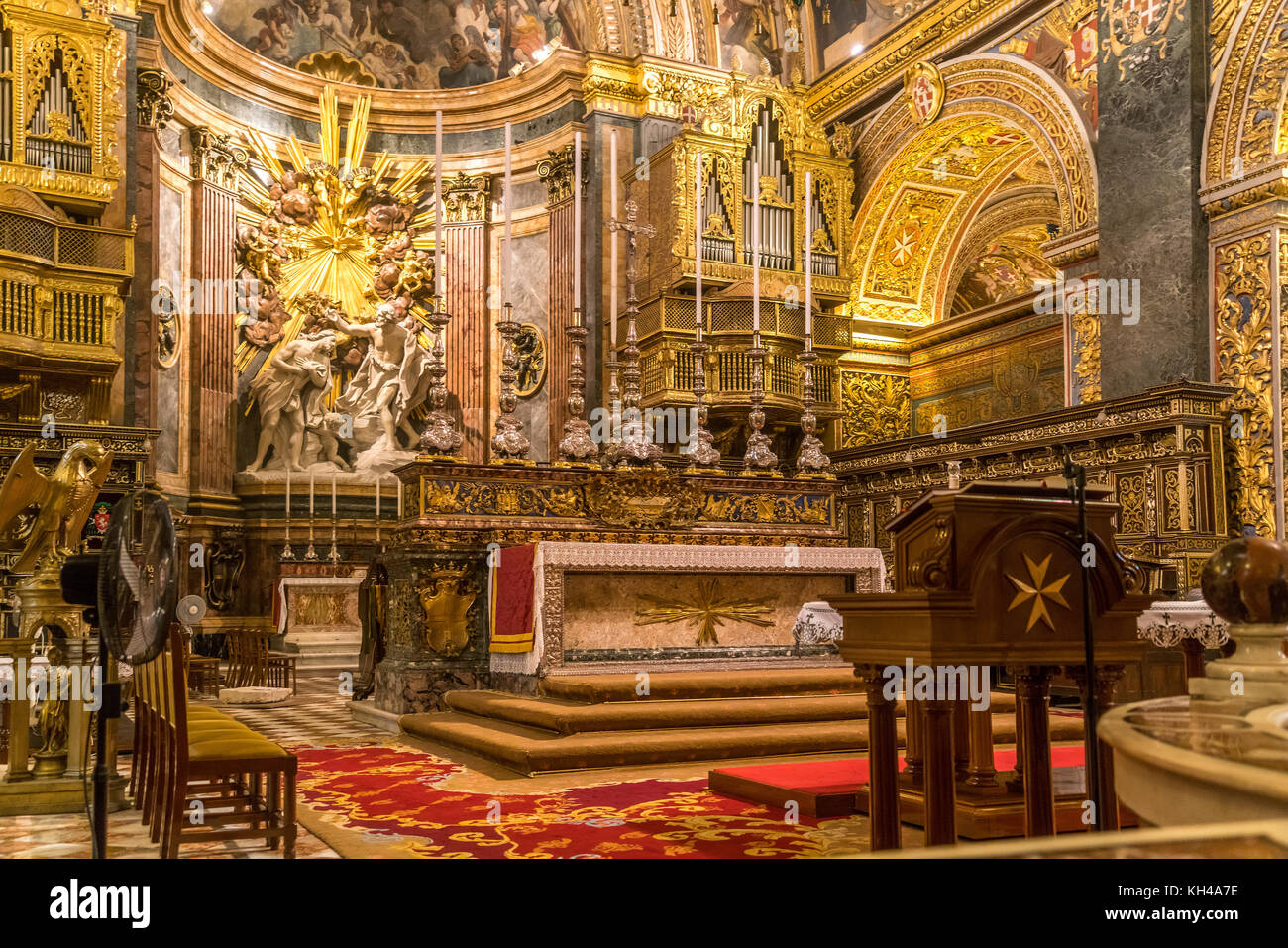 Innenraum und Altar der römisch-katholischen St. John's Co-Cathedral, Valletta, Malta Stockfoto