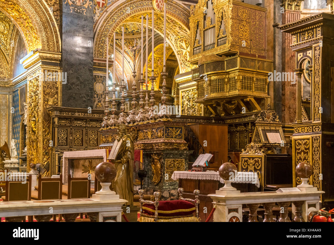 Innenraum und Altar der römisch-katholischen St. John's Co-Cathedral, Valletta, Malta Stockfoto