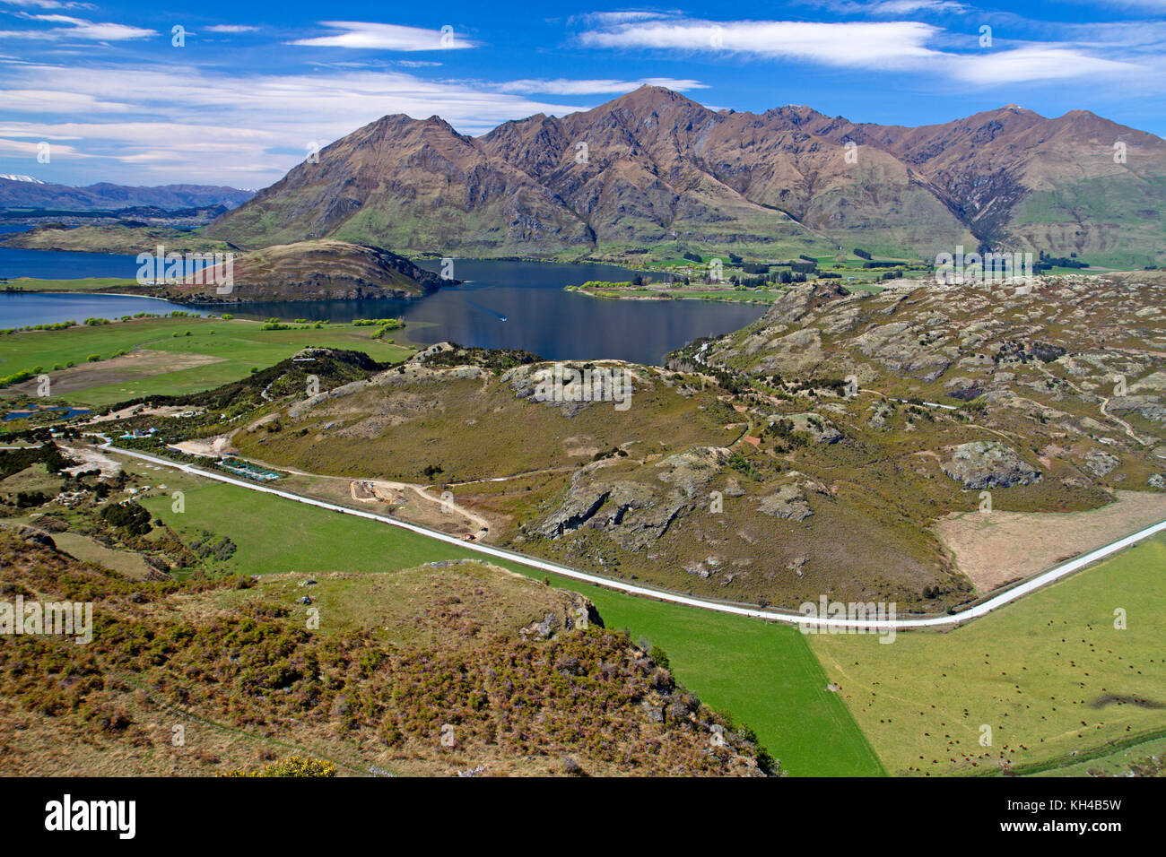 Glendhu Bay und roys Peak von Rocky Mountain gesehen Stockfoto