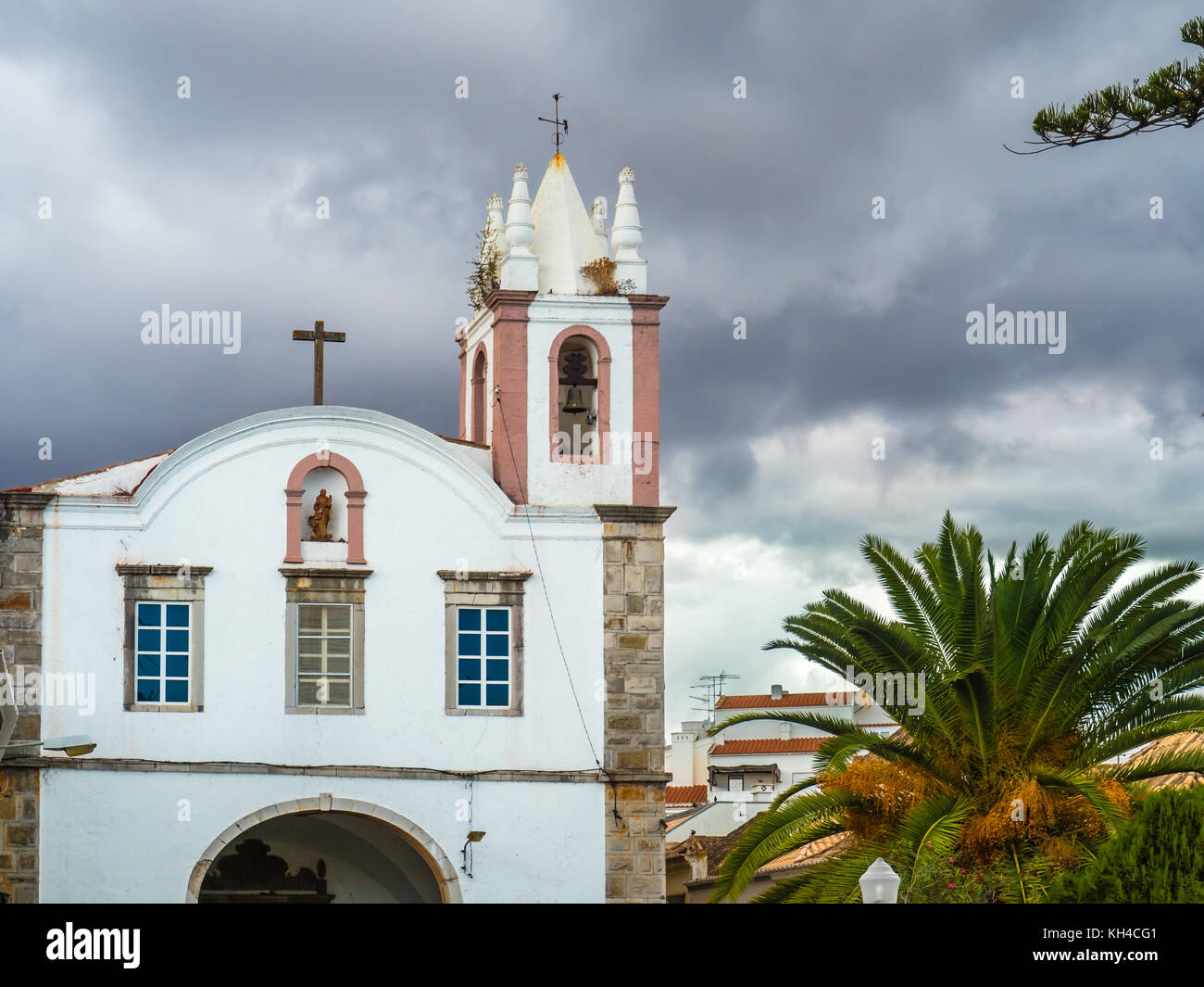 Blick auf die Straßen des mittelalterlichen portugiesischen Stadt Tavira. Stockfoto