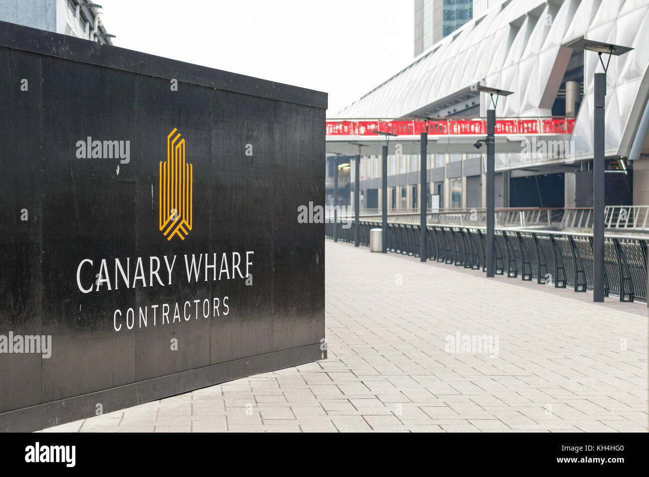 London, Großbritannien - 24 November, 2017 - neue Entwicklung Baustelle in Canary Wharf mit crossrail Station im Hintergrund Stockfoto