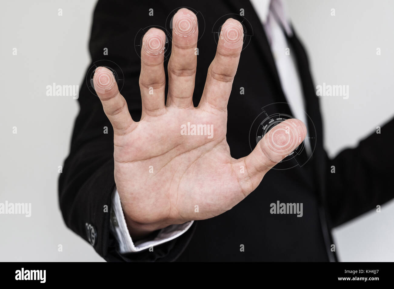 Geschäftsmann Fingerabdrücke für die Bio metrische Identität Genehmigung auf dem Bildschirm Scan. Network Security System Konzept Stockfoto